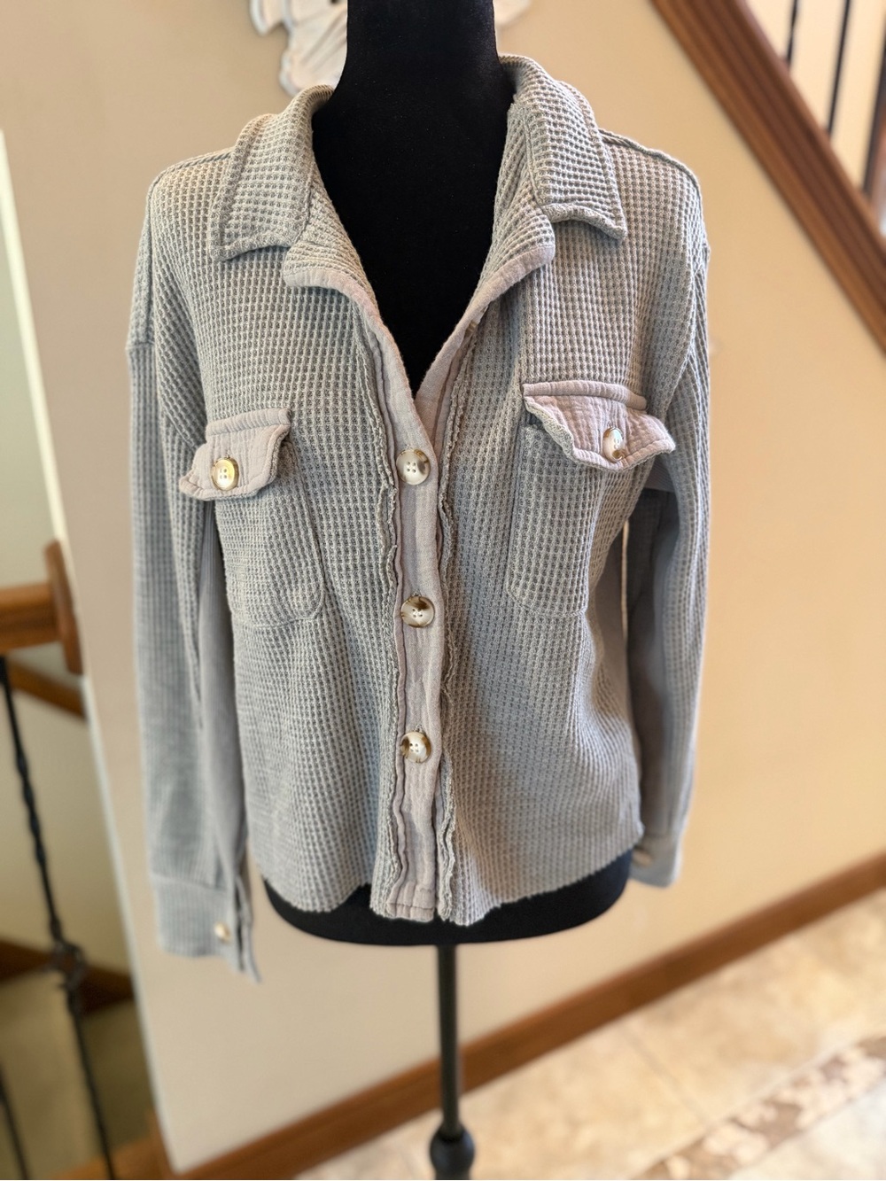 Panadila Gray Waffle Knit Button Front Shacket Jacket Medium EUC T101